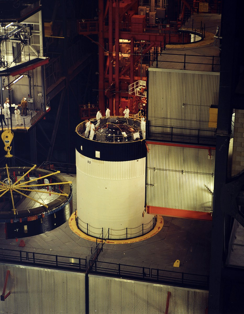 Illustration for article titled Amazing photos from NASA's vaults show how they assembled Apollo 11